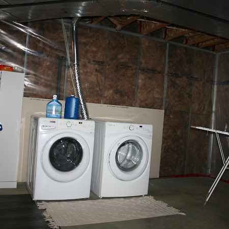 Entire Home Ac 4Beds Sleeps 8 Double Garage Near Wem Free Wifi & Netflix エドモントン エクステリア 写真